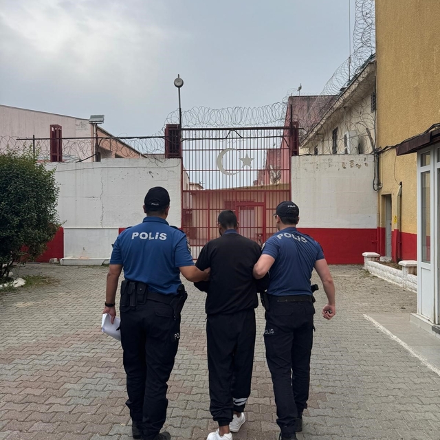 Firari hükümlü Efeler'de yakalandı
