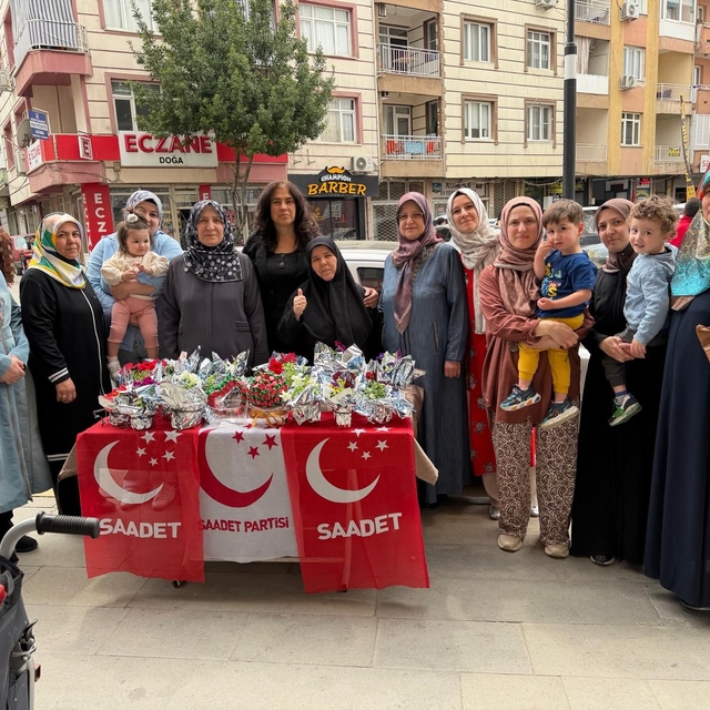 Saadet'in Anneler Günü buluşmasına yoğun ilgi