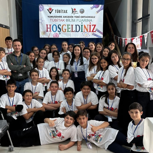 Akgedik TOKİ Ortaokulu'nda bilim şöleni
Öğrencilerin projeleri büyük beğeni...