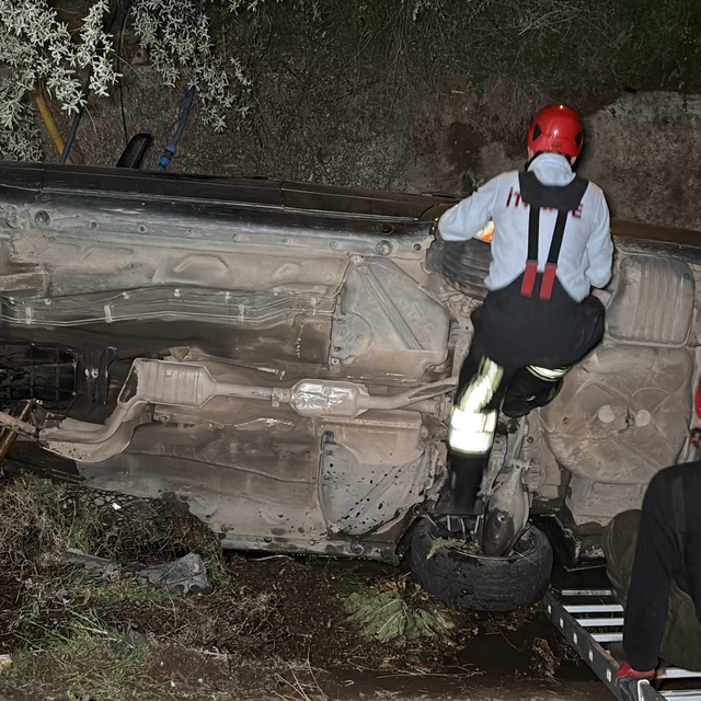 Aksaray'da sulama kanalına düşen araç ekipleri alarma geçirdi