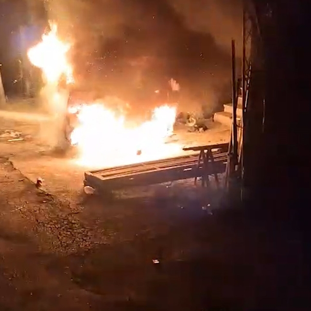 Kırıkkale'de park halindeki otomobil alev topuna döndü