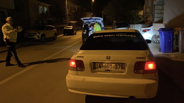 Polisi görünce aracını çalışır vaziyette bırakıp kaçtı
Kaçan sürücü cezadan kurtulamadı