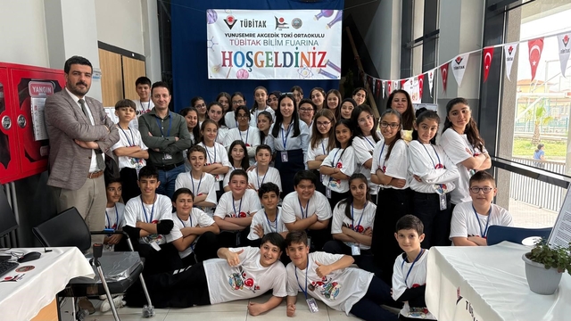 Akgedik TOKİ Ortaokulu'nda bilim şöleni
Öğrencilerin projeleri büyük beğeni topladı