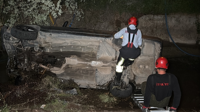 Aksaray'da sulama kanalına düşen araç ekipleri alarma geçirdi