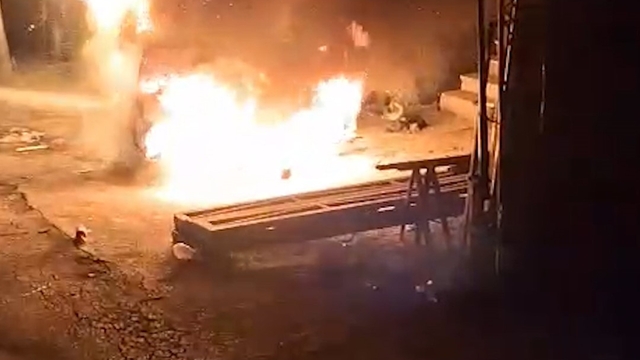 Kırıkkale'de park halindeki otomobil alev topuna döndü