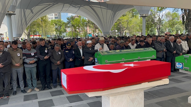 Terör saldırısında gazi olan polis memuru Kaya, son yolculuğuna uğurlandı