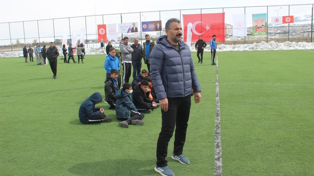 Vanlı eğitimciden şampiyonluklarla dolu 20 yıllık veda
Van Fevzi Geyik Ortaokulu 20 yıllık çınarına şampiyonluklarla veda ediyor