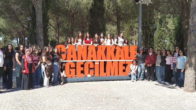 Menteşeli gençler "Bir Destandır Çanakkale" programına katıldı
