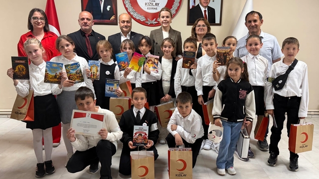 Edirneli minik yazarlardan Filistinli çocuklara 54 bin 345 TL destek