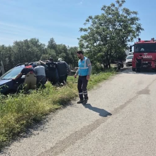 Arsuz'da şarampole devrilen otomobilin sürücüsü yaralandı