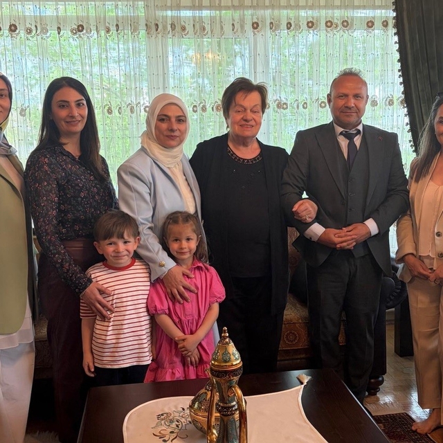 Minik yüreklerden Şükran Teyze'ye duygu dolu anneler günü