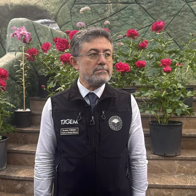 Yalova'da Geofit bahçesinde inceleme yapan Bakan Yumaklı: Yılda 2 milyar ad...