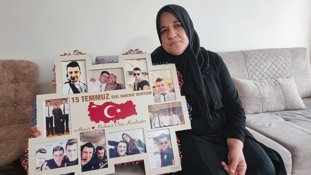 Çifte şehit acısı Anneler Günü'nde daha da büyüyor
İkiz evlatlarını şehit veren anne:
"Üzülüyoruz, içimiz yanıyor"
