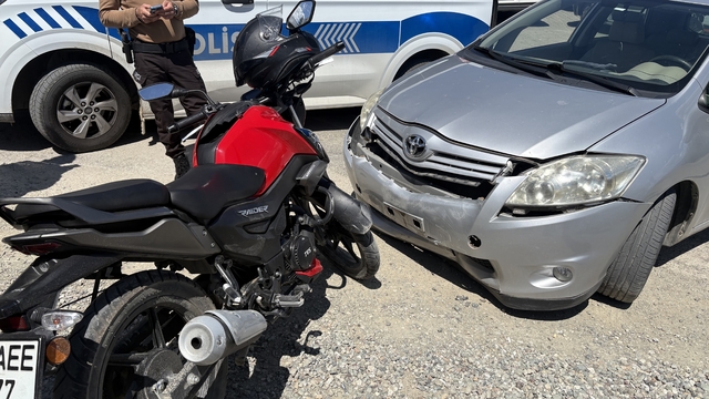 Kastamonu'da motosiklet ile otomobil çarpıştı: 2 yaralı