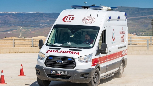 Acil Tıp Teknisyenleri bu eğitimler sonrası hastaya hızlı bir şekilde ulaşıyor
Vakaya en hızlı ulaşabilmek için verilen zorlu sınav