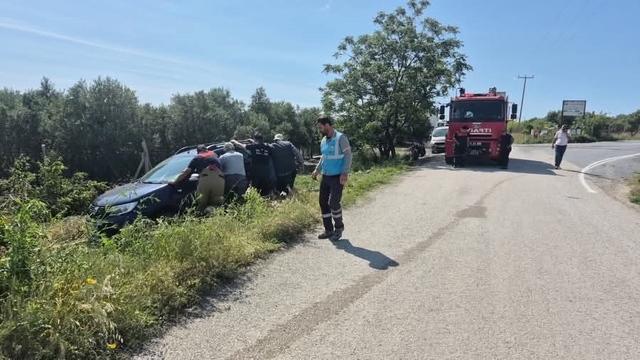 Arsuz'da şarampole devrilen otomobilin sürücüsü yaralandı