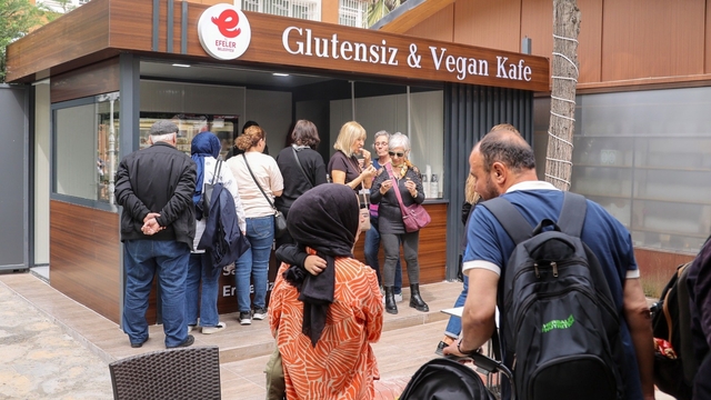 Efeler'de çölyak hastalarına güvenli lezzet durağı