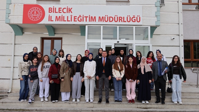 Bilecik'ten 50 öğrenci gençlik kamplarına uğurlandı