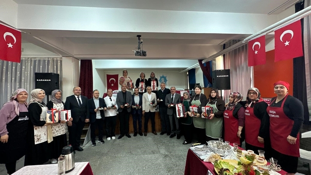 Karaman'da Anneler Günü'ne özel batırık yarışması düzenlendi
Okulda "lezzetli" rekabet: Anneler tescilli lezzet batırık için yarıştı