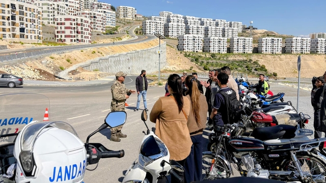 Kilis'te jandarma ekipleri vatandaşlara trafik eğitimi verdi