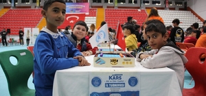 Kars'ta zeka dolu rekabet: 400 öğrenci akıl oyunlarında yarıştı