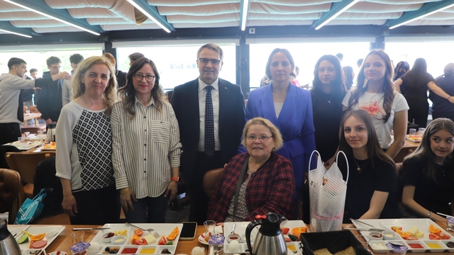 Yıldırım'da 'Nesiller Buluşuyor' projesi Anneler Günü programıyla taçlandı