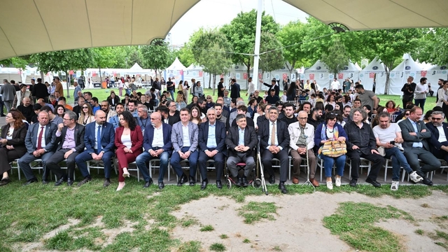 Manisa'da 9. Kitap Fuarı kitapseverlerle buluştu