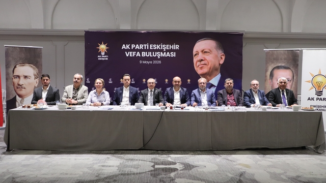 AK Parti Eskişehir Vefa Buluşması' programı düzenlendi
AK Parti Eskişehir teşkilatı 'Vefa' sofrasında bir araya geldi
AK Parti Eskişehir'de 'Türkiye Yüzyılı' motivasyonu
AK Parti'de Türkiye Yüzyılı için istişare ve vefa toplantısı düzenlendi