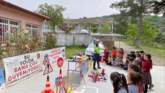 Karpuzlu'da öğrencilere trafik güvenliği eğitimi verildi