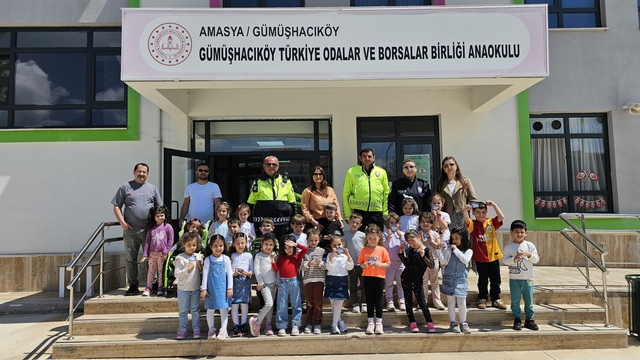 Gümüşhacıköy'de minik öğrencilere trafik eğitimi
