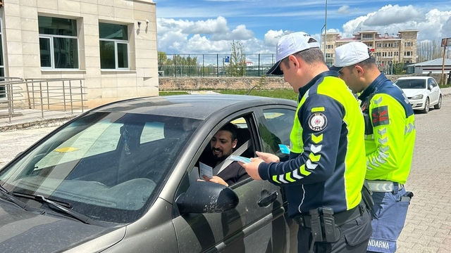 Bulanık'ta sürücüler ve öğrenciler trafik konularında bilgilendirildi