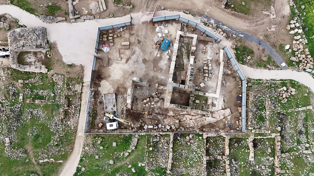 UNESCO Dünya Mirası Geçici Listesi'nde yer alan Zerzevan Kalesi'nde restorasyon çalışmaları devam ediyor