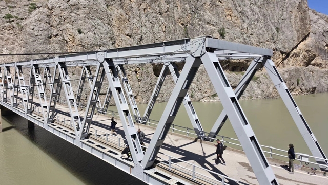 Kemaliye'de Şırzi Köprüsü akşam turizmine hazırlanıyor