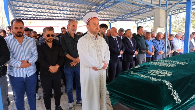 Cinayete kurban giden Kübra Yapıcı son yolculuğuna uğurlandı
