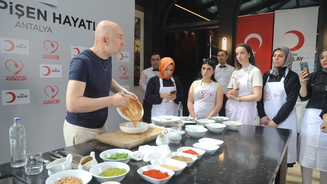 Depremzede kadınlar, Antalya'da şeflerle buluştu