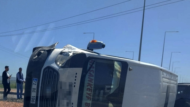 Batman'da minibüs ile otomobil çarpıştı: 5 yaralı