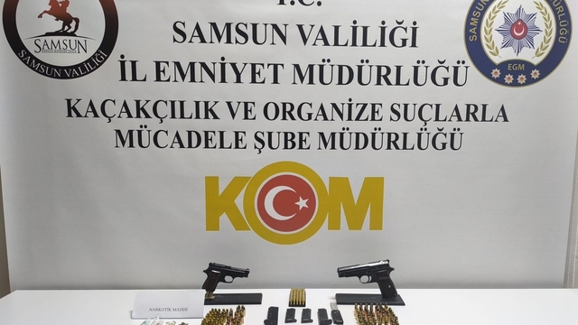 Atakum'da operasyonda silah ve uyuşturucu ele geçirildi