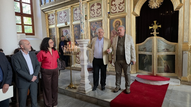 Kilise ayininde Bulgarca-Yunanca dil tartışması: Biz Yunan değiliz tepkisi
Edirne'deki Sveti Georgi Kilisesi'nde yaşanan dil tartışması kiliseleri ayinlere kapattırdı
Bulgar Ekzarhlığı Ortodoks Kilisesi Vakfı Yönetim Kurulu Başkanı Dimitri Yotef:
"Ben yönetim kurulu başkanı olarak Rumca ayine izin vermiyorum"