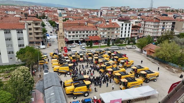 Yerköy'de biçerdöverler festival havasında uğurlandı