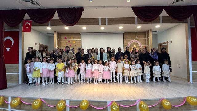 Yeşilyurt'ta anaokulu öğrencileri Anneler Günü'nü kutladılar