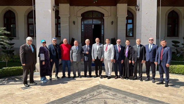 Türk dünyası temsilcileri Antalya Valisi Hulusi Şahin'i ziyaret etti