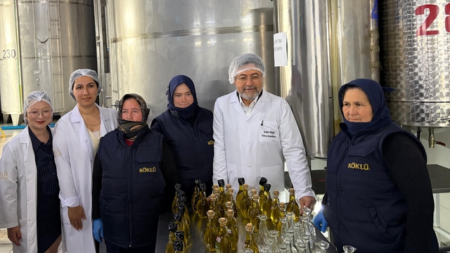 Bakan Yumaklı, zeytinyağı üretim tesislerinde incelemede bulundu