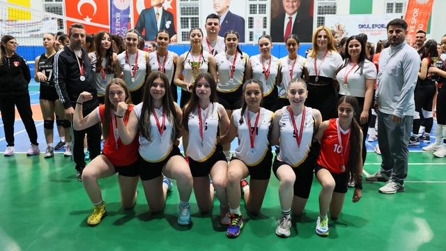 Voleybol Küçük Kızlar Gelişim Ligi sona erdi