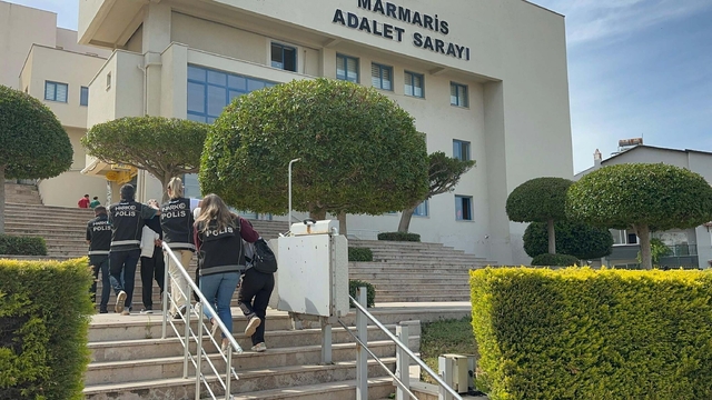 Marmaris'te otomobilde uyuşturucu ele geçirildi; 4 tutuklama