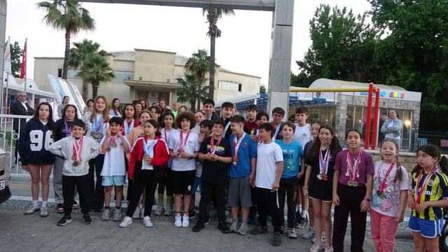 Marmarisli yüzücü çocuklar, havuzlarının yeniden açılmasını istiyor