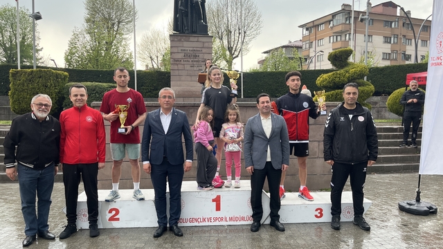'Bolu'nun babası' İzzet Baysal anısına düzenlenen "Şükran Günleri" koşuyla başladı