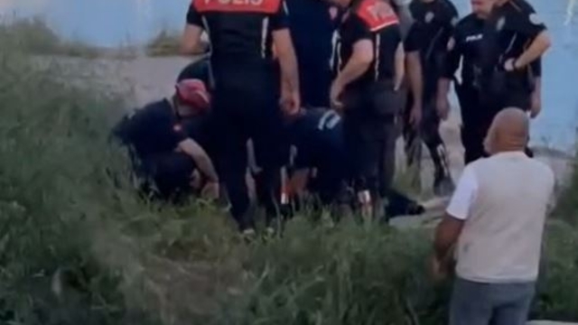 Seyhan Nehri'e düşen kadını tekneyle açılan vatandaşlar kurtardı