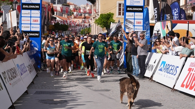Çeşme Yarı Maratonu 5K gün batımı koşusuyla başladı