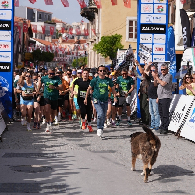 Çeşme Yarı Maratonu 5K gün batımı koşusuyla başladı