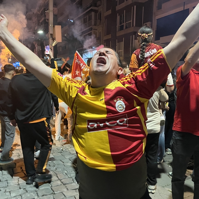 Galatasaray'ın şampiyonluğu İzmir'de coşkuyla kutlandı